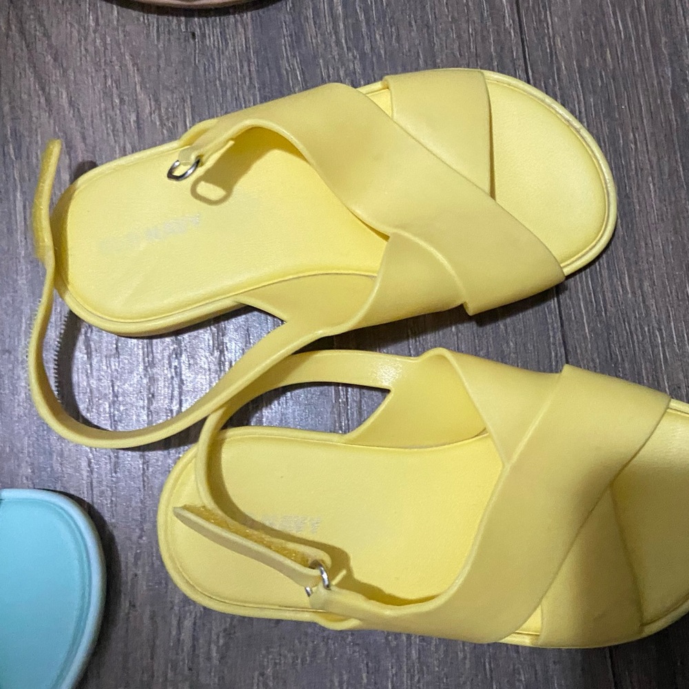 Kids sandals